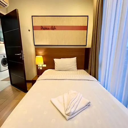 Modern 2-Bedroom Condo With Pool